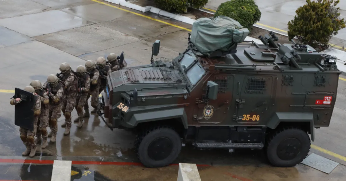 İzmir’de nefes kesen anlar! Jandarma, polis ve sahil güvenlik... Hepsi harekete geçti