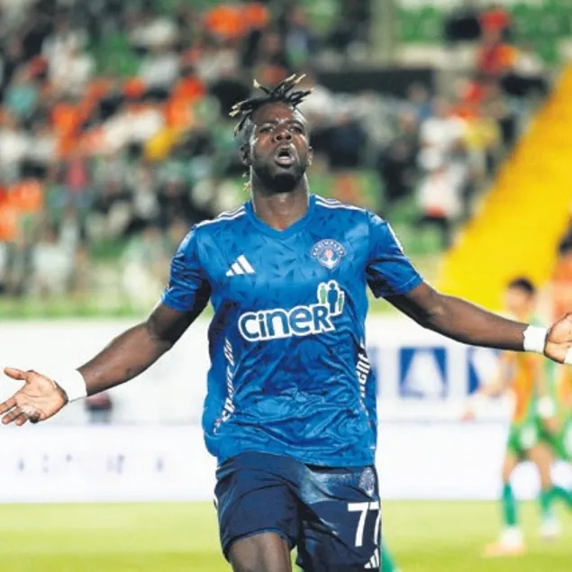 Paşa Gueye ile güldü