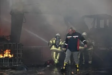 İzmir Torbalı’da fabrika yangını: Alevler yan tesise sıçradı