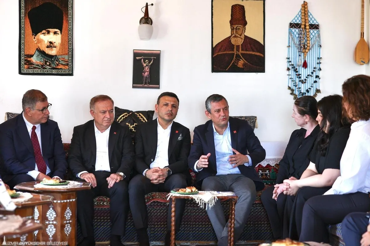 gerekcesi-kilicdaroglu-yonetimi-izmirde-23-yillik-chp-donemi-bitti-cemil-tugay-istifa-etti-1781813200506.jpeg Cemil Tugay'ın istifasının perde arkası! İzmir'de 23 yıllık CHP dönemini Kılıçdaroğlu yönetimi bitirdi | 3 isimden daha hamle-6