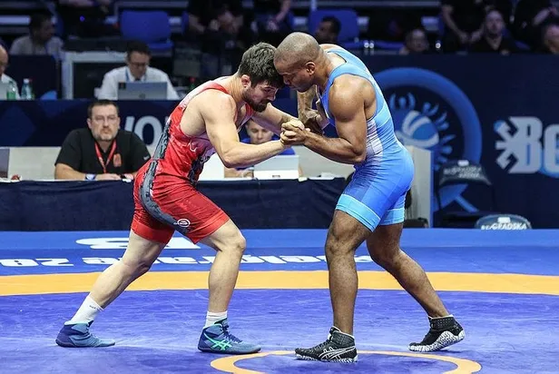 dunya-gures-sampiyonasinda-mucadele-eden-ali-cengiz-macar-rakibini-yenerek-dunya-sampiyonu-oldu-1695580075760.jpeg Dünya Güreş Şampiyonası'nda mücadele eden Ali Cengiz, Macar rakibini yenerek dünya şampiyonu oldu-5