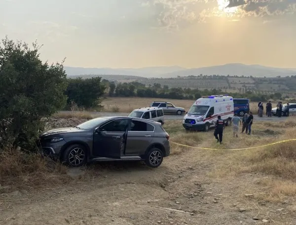 manisada-agaca-carpan-otomobilin-icinde-hayrete-dusuren-goruntu-bilekleri-ve-boynu-kesilmis-erkek-cesedi-bulun-1692306050603.jpeg Manisa'da ağaca çarpan otomobilin içinde hayrete düşüren görüntü! Bilekleri ve boynu kesilmiş erkek cesedi bulundu-4