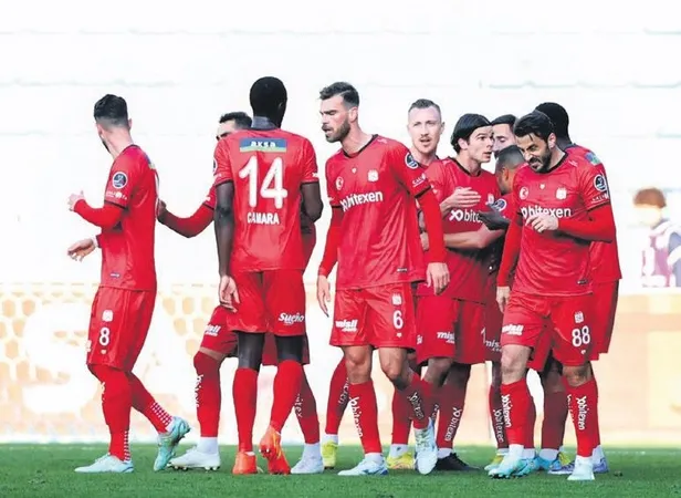 aslan-liderlik-icin-sahada-cimbom-istanbulsporu-maglup-etmesi-halinde-zirveye-cikacak-1671927971211.jpeg Aslan liderlik için sahada! Cimbom, İstanbulspor’u mağlup etmesi halinde zirveye çıkacak-6