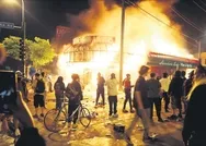 George Floydun polis tarafından acımasızca katledilmesinin ardından ABD alev alev!