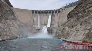 FIRAT'IN GERDANLIĞI KARAKAYA BARAJI: 1987 yılında işletmeye açılan baraj bugüne kadar 219 milyar kilovatsaat enerji üreterek ekonomiye 131 milyar lira katkı...