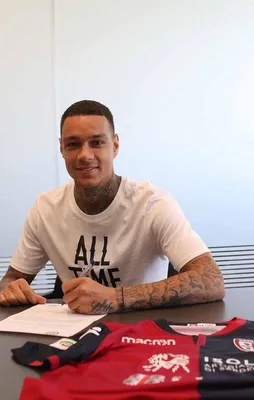 Cagliari, Van der Wiel'i açıkladı