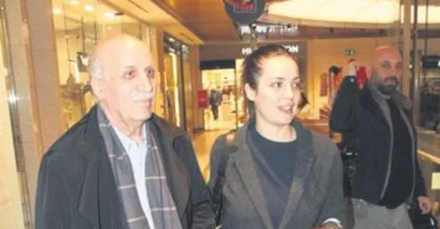 Oyuncu İrem Sak babası Şemsettin Sak ile alışverişte görüldü