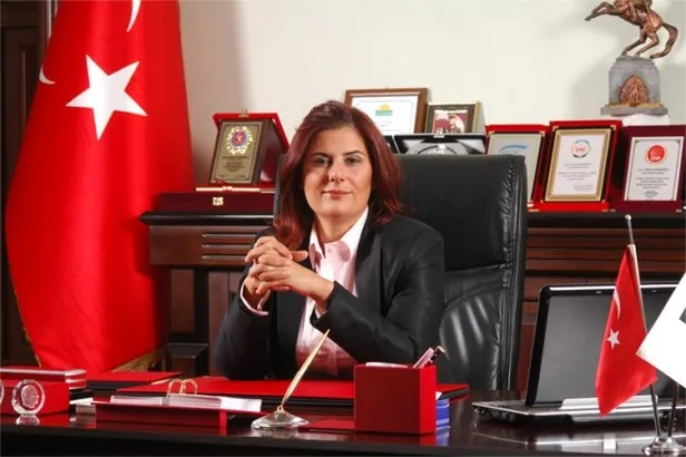 CHP Aydın Büyükşehir Belediye Başkanı Özlem Çerçioğlu, afişi görünsün diye ağacı kestirdi-2