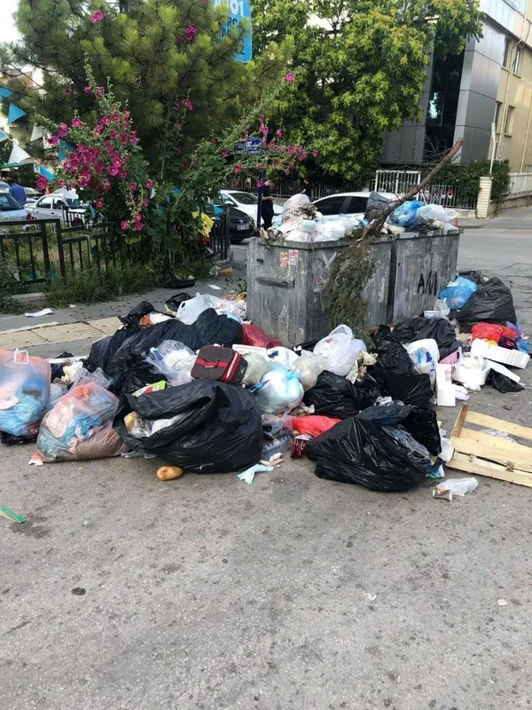 son-dakika-z-kusagi-da-chpli-belediyeleri-taniyor-cop-cukur-camur-1625997025818.jpg SON DAKİKA: Z kuşağı da CHP'li belediyeleri tanıyor! Çöp çukur çamur-5