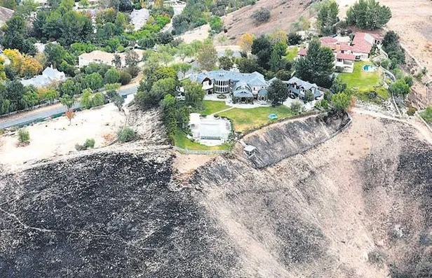 California'daki yangında ünlülerin malikaneleri zarar görmedi-6