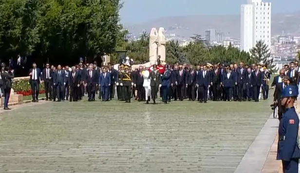 Başkan Erdoğan Büyük zaferin 100. yılında bir ilke imza attı! Devlet Mezarlığı ve Anıtkabir’e ziyaret