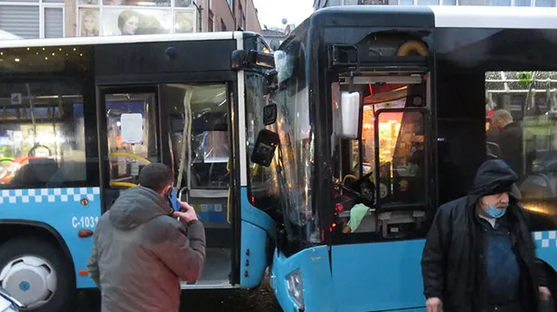 istanbul-beykozda-korkunc-kaza-ozel-halk-otobusleri-kafa-kafaya-carpisti-1615107871953.jpg