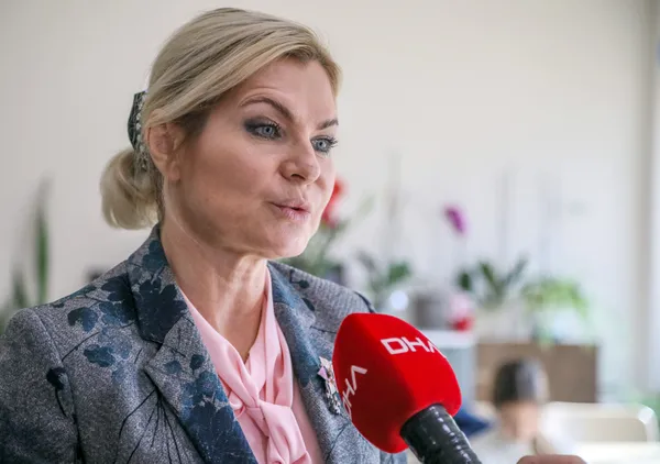 rusya-ukrayna-savasina-ragmen-antalyada-iki-ulkenin-ogrencileri-ayni-sinifta-okuyorlar-1645860156953.jpg Rusya Ukrayna savaşına rağmen Antalya'da iki ülkenin öğrencileri aynı sınıfta okuyorlar-7