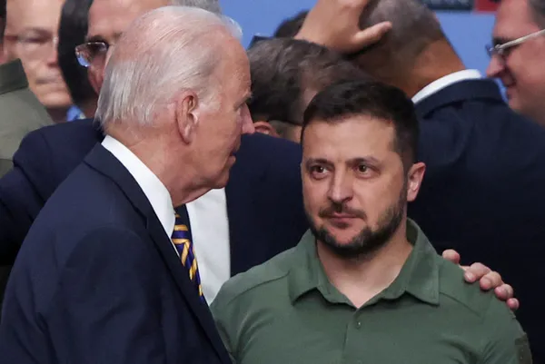 Ukrayna Devlet Başkanı Volodimir Zelenskiy'nin 'yalnız' pozunun perde arkası: Ukrayna cephesi bastırdı NATO rest çekti-11