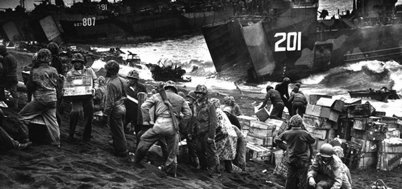 1945 yılından beri ABD işgali altında bulunan Okinawa adası yeniden Japonya'nın idaresine verildi.