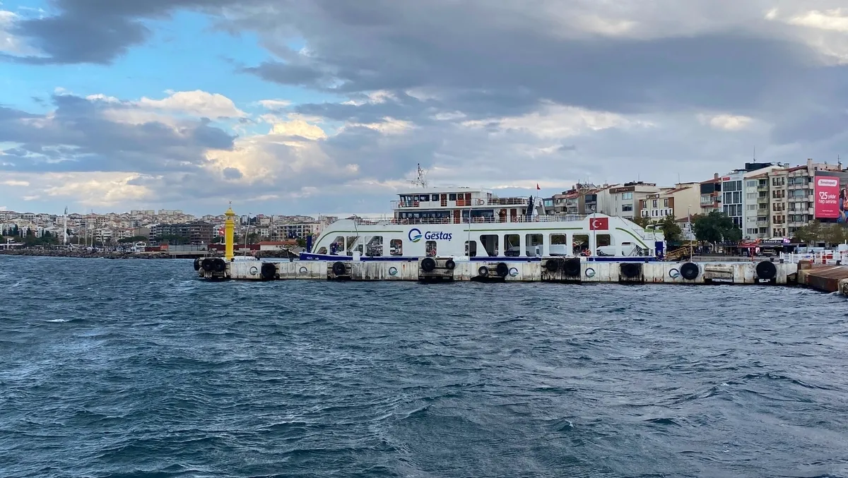 gokceada-ve-bozcaada-feribot-seferleri-iptal-edildi-1790871046210.jpeg Gökçeada ve Bozcaada feribot seferleri iptal edildi-4