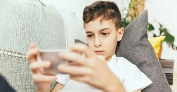 Skolyozun nedeni cep telefonu