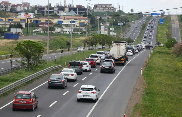 son-dakika-ramazan-bayrami-tatili-bitti-tatilciler-donus-yolunda-kilometrelerce-uzunlugunda-arac-kuyrugu-1651673133362.jpg SON DAKİKA: Ramazan Bayramı tatili bitti! Tatilciler dönüş yolunda: Kilometrelerce uzunluğunda araç kuyruğu-5