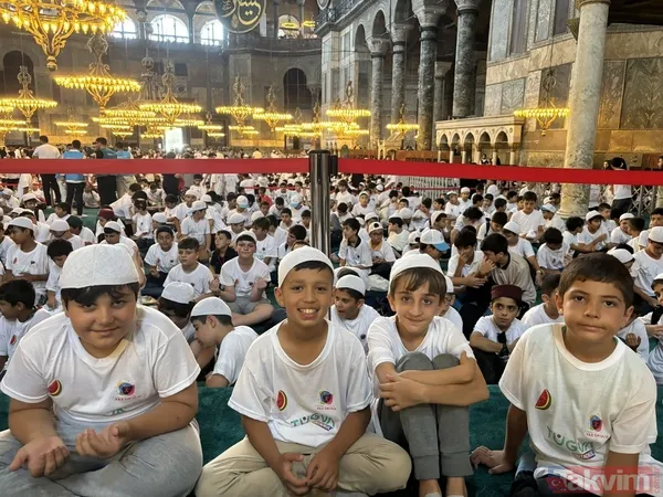İşte Vav Kuşağı! TÜGVA'dan Feth-i Mübin'in sembolü Ayasofya'da 'Yaz Okulu Buluşması'... Hep bir ağızdan tekbir getirdiler - 13