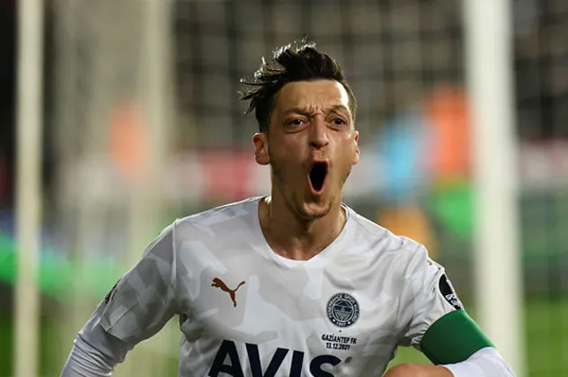 Mesut Özil'e Asya'dan sürpriz talip! Fenerbahçe'nin kapısı çalınıyor