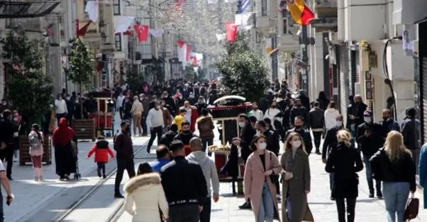 İstiklal Caddesi ve Beşiktaş'ta dikkat çeken kalabalık