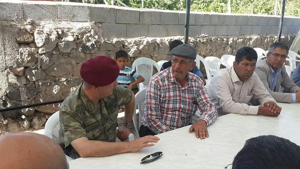 Aksakallı Paşa'dan Ömer Halisdemir'in ailesine ziyaret-1