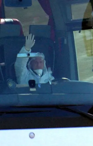 Avrupa'da yaşayan Türkler tahliye ediliyor! İstanbul Havalimanı'na ilk uçak indi