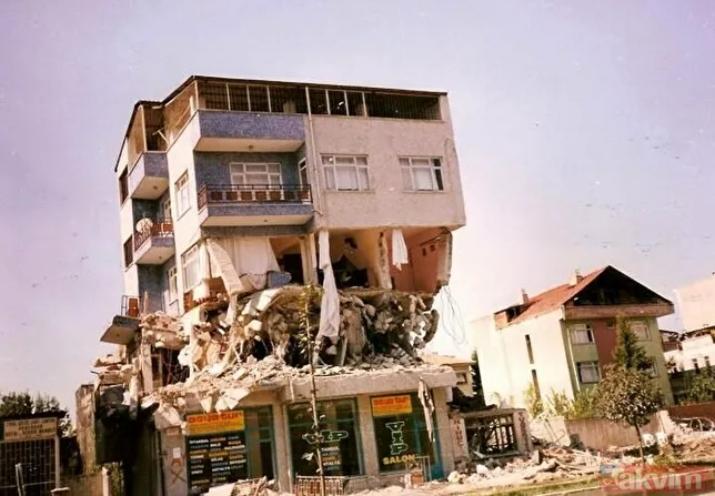 Hükümetin deprem bölgesine ancak 3 gün sonra geldiği 17 Ağustos'un üzerinden 22 yıl geçti