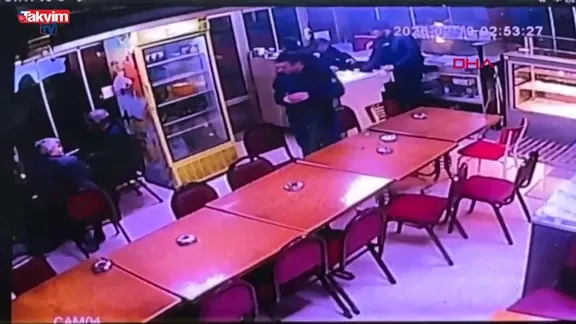 Kütahya'da çayevinde bıçaklı saldırı kamerada