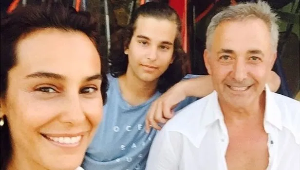 Arzum Onan kocası Mehmet Aslantuğ'un seslendirdiği video ile 30 Ağustos Zafer Bayramını kutladı