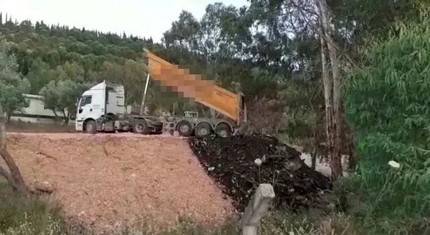 İzmir'de molozların ardından şimdi de kimyasal atık paniği!-1