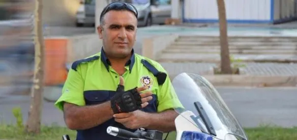 İzmir Adliyesi yakınlarında patlama meydana geldi. Saldırıda bir polis memuru Fethi Sekin ile bir adliye çalışanı şehit düştü.