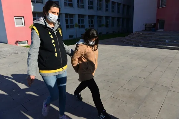 son-dakika-boyle-santaj-gorulmedi-yaninda-calistigi-ciftcinin-tarlasini-almak-icin-kiz-kardesi-cinsel-iliskiye-girdi-1609313244680.jpg SON DAKİKA: Böyle şantaj görülmedi: Yanında çalıştığı çiftçinin tarlasını almak için kız kardeşi cinsel ilişkiye girdi-3