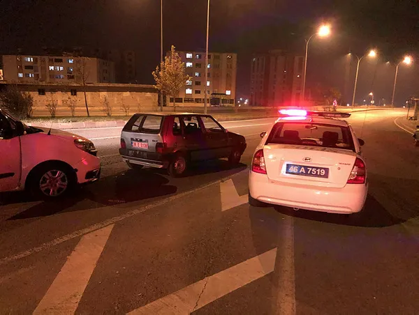 sokaga-cikima-kisitlamasini-ihlal-eden-sarhos-surucuye-ceza-kesildi-1606682924372.jpg Sokağa çıkıma kısıtlamasını ihlal eden sarhoş sürücüye ceza kesildi: Dövün beni, dövmeyeceksen niye götürüyorsun karakola?-5