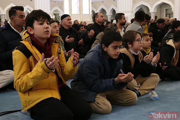 Miraç Kandili'nde eller semaya açıldı dualar edildi! İşte yurdun dört bir yanından görüntüler - 15