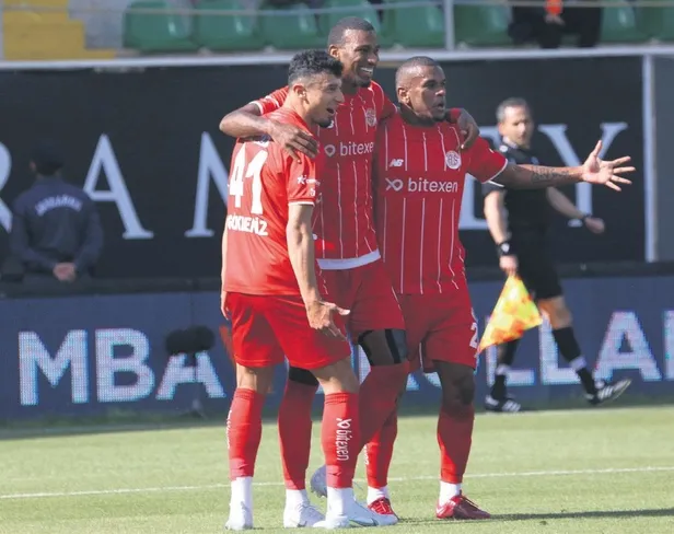 burak-elmastan-sasirtan-soylem-onlar-da-bizim-yasadiklarimizi-yasayacaklar-1650148128741.jpeg Burak Elmas'tan şaşırtan söylem: Onlar da bizim yaşadıklarımızı yaşayacaklar-9