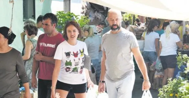 Lüks arabayla köy pazarına