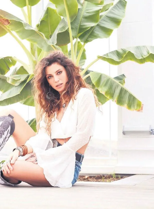 sevgilisi-bugrahan-tuncerle-ayrilik-haberleri-cikan-eda-eceden-sasirtan-cevap-sinirlenince-1645298919013.jpeg Sevgilisi Buğrahan Tuncer'le ayrılık haberleri çıkan Eda Ece'den şaşırtan cevap! Sinirlenince...-6