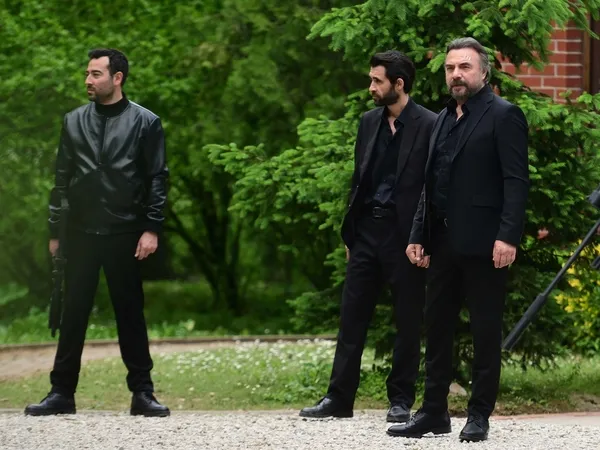 ben-bu-cihana-sigmazam-zirveye-demir-atti-aksiyon-bir-an-olsun-dinmedi-iste-son-bolumde-yasananlar-1685547299516.jpg Ben Bu Cihana Sığmazam zirveye demir attı! Aksiyon bir an olsun dinmedi! İşte son bölümde yaşananlar...-3