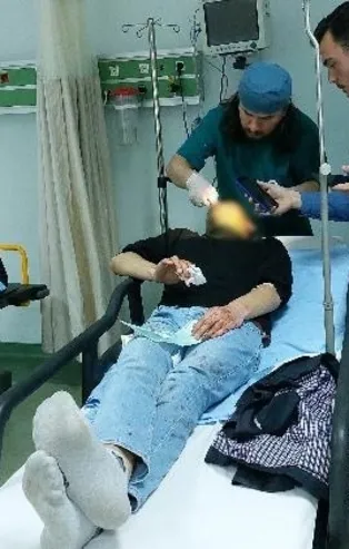 "Neden baktın?" kavgası! 2 kişi hastanelik oldu