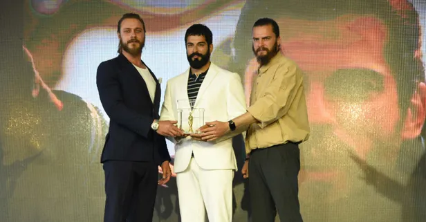 Yüreği gaza aşkıyla yanan Bamsı Bey'e veda eden Kuruluş Osman ödüle doymuyor! 'En iyi dizi' ve 'en iyi erkek oyuncu' seçildi