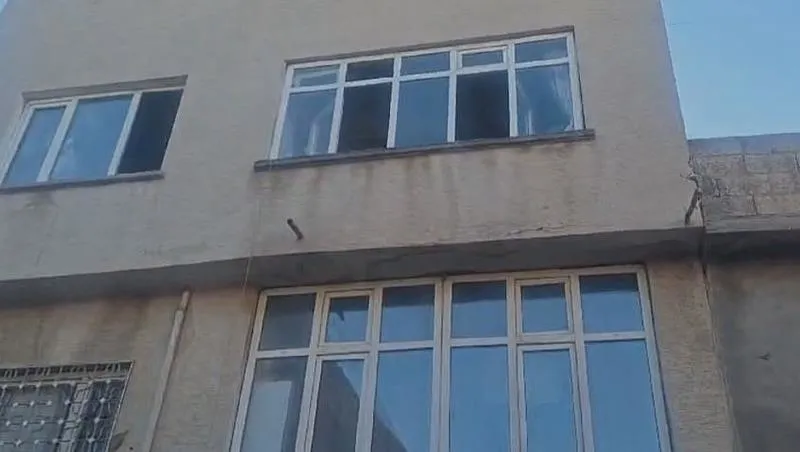 Gaziantep'te iki katlı evde çıkan yangında iki kardeş hayatını kaybetti. (DHA)