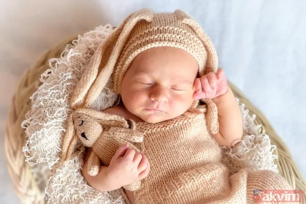 Kıbrıs'ta tüp bebek tedavisi gören 50 yaşındaki hemşire üçüz bebeklerini kucağına aldı - 7