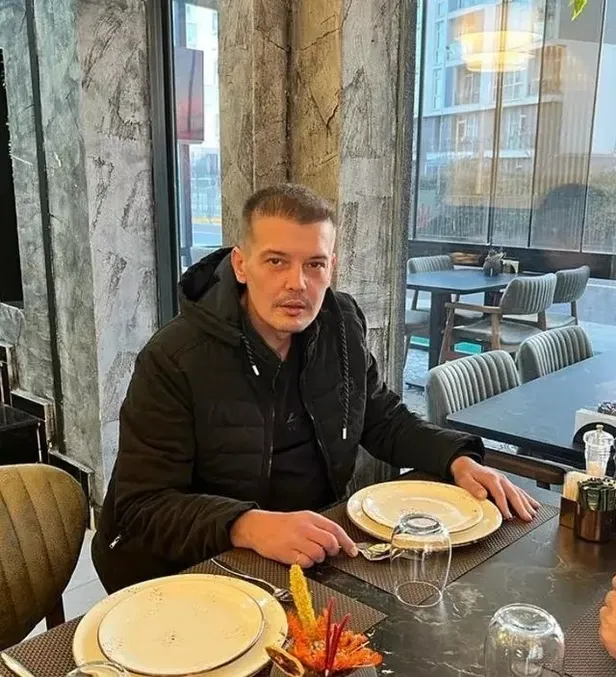 20-kilo-veren-arda-kural-gunden-gune-eridi-43luk-oyuncunun-hali-gorenleri-soke-etti-abi-biraz-kilo-almalisin-1695396115709.jpeg 43'lük oyuncuyu kimse tanıyamadı! 20 kilo veren Arda Kural'ın son hali şoke etti! "Abi biraz kilo almalısın..."-4