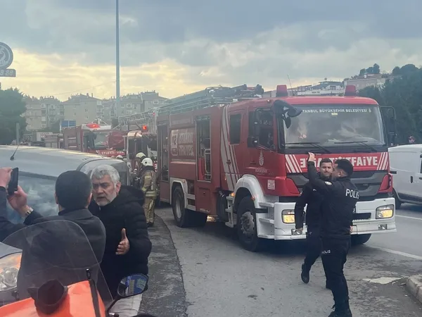 istanbul-maltepede-yangin-panigi-bebek-ve-bakicisi-son-anda-kurtuldular-1676466572543.jpg İstanbul Maltepe'de yangın paniği! Bebek ve bakıcısı son anda kurtuldular-2