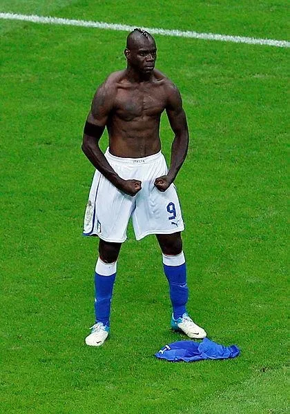 mario-balotelliye-yillar-sonra-gelen-davet-italya-milli-takimi-1643048946240.jpeg Mario Balotelli'ye yıllar sonra gelen davet! İtalya Milli Takımı...-3