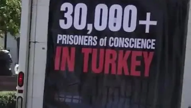 Amerika'da FETÖ propagandası! FETÖ'cü hainler kendilerini böyle aklamaya çalışıyor