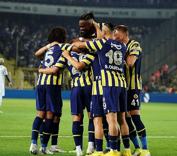 son-dakika-fenerbahce-teknik-direktoru-jorge-jesustan-szalai-ve-osayi-sozleri-1661344897924.jpg