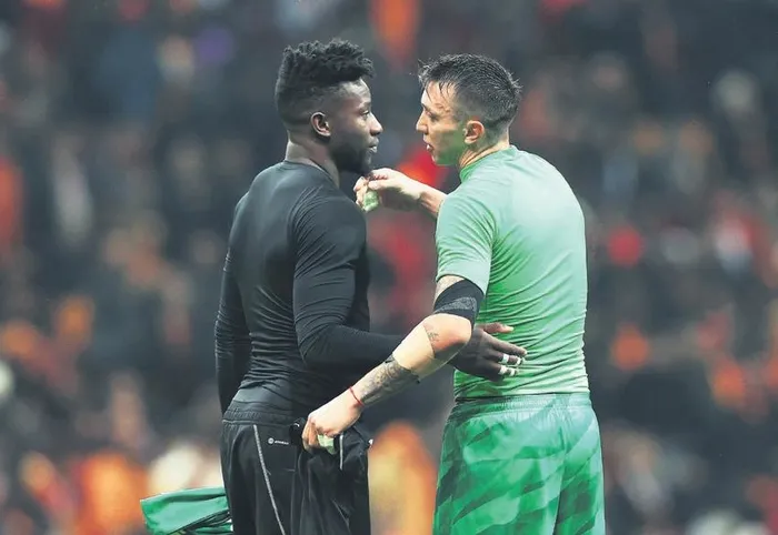 okan-buruk-3-3luk-galatasaray-manchester-united-maci-sonrasi-aciklama-yapti-ovguyu-hak-ediyoruz-1701298505243.jpeg Okan Buruk 3-3'lük Galatasaray Manchester United maçı sonrası açıklama yaptı: Övgüyü hak ediyoruz-5