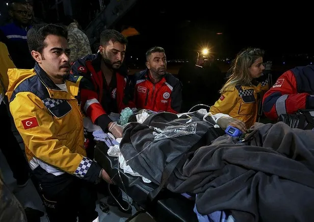 somalideki-bombali-saldirida-hayatini-kaybeden-2-turk-vatandasinin-naasi-getirildi-1577650642934.jpeg Somali'deki bombalı saldırıda hayatını kaybeden 2 Türk vatandaşının naaşı getirildi-1